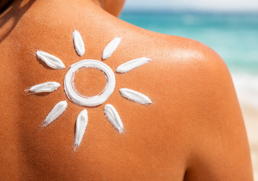 Солнце летом: радуемся витамину D или защищаемся от опасного ультрафиолета?